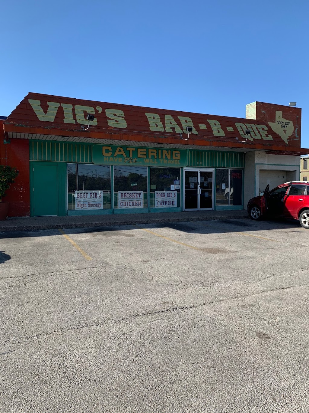 Vics Bar-B-Que | 3502 Burleson Rd, Austin, TX 78741, USA | Phone: (512) 445-4250