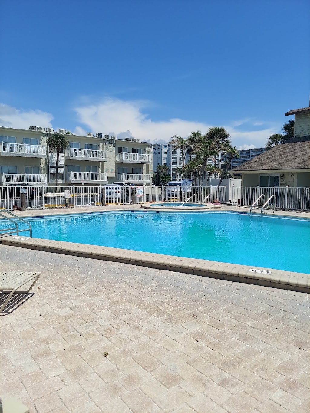 Grand Shores West | 17350 Gulf Blvd, North Redington Beach, FL 33708, USA | Phone: (727) 397-5594