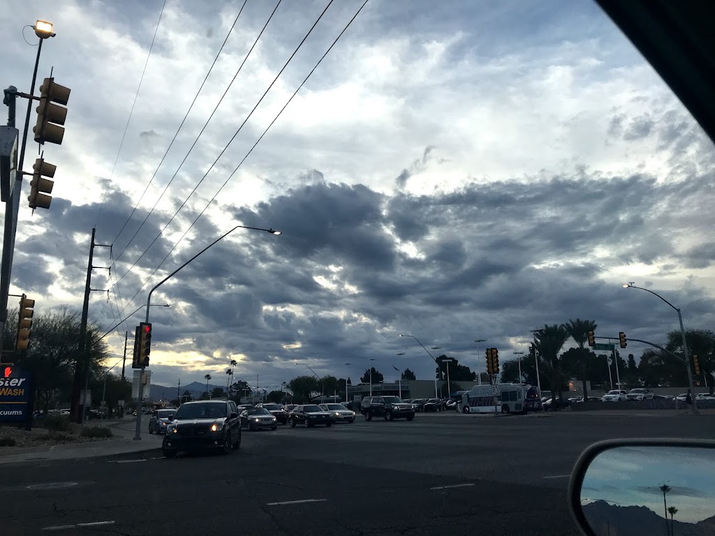 Oxford Plaza | Tucson, AZ 85710, USA | Phone: (520) 326-3200