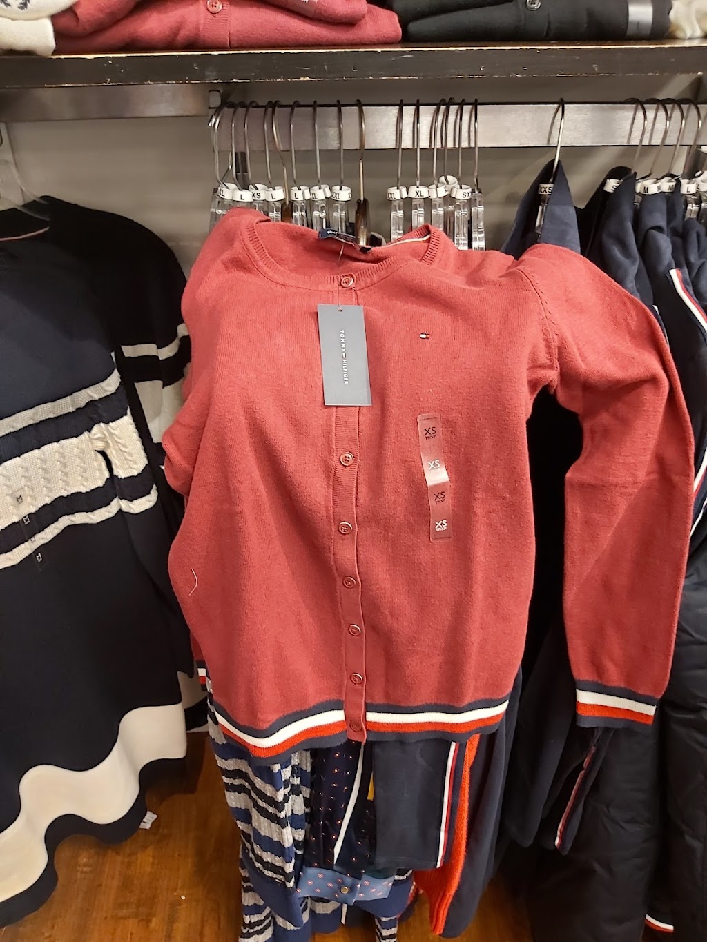 Tommy Hilfiger | 18517 Outlet Blvd Suite #200, Chesterfield, MO 63005, USA | Phone: (636) 778-1380