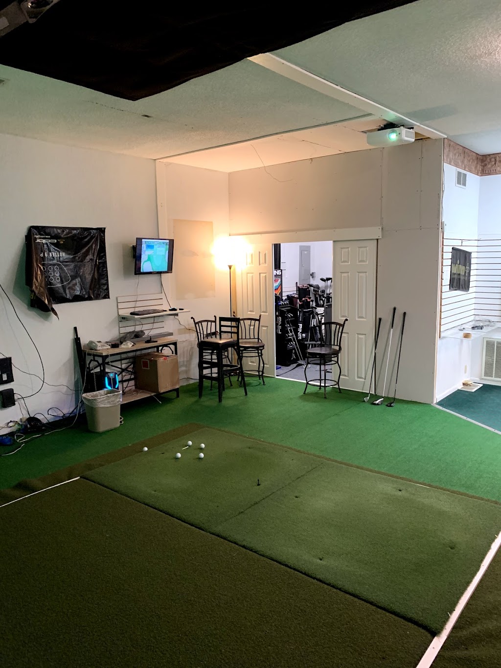 Solid Impact Golf Center | 901 Harrison St, Wood River, IL 62095, USA | Phone: (618) 259-2365