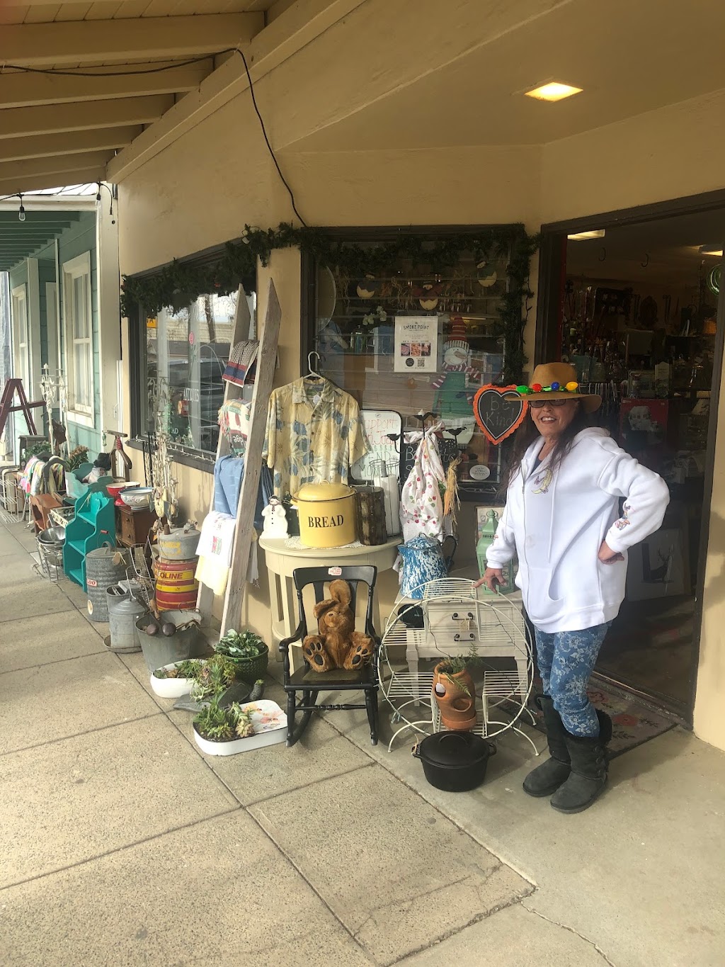 Vintage Rose Antiques and Collectibles | 402A Third St, San Juan Bautista, CA 95045, USA | Phone: (713) 742-3079