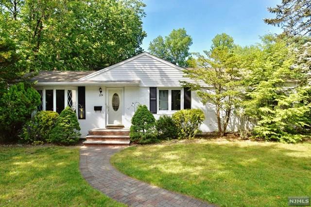 Ellen McCourt, RE/MAX Real Estate Limited | 297 Kinderkamack Rd, Oradell, NJ 07649, USA | Phone: (201) 543-1962