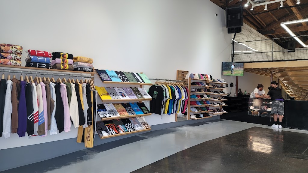 Supreme | 439 N Fairfax Ave, Los Angeles, CA 90036 | Phone: (323) 655-6205