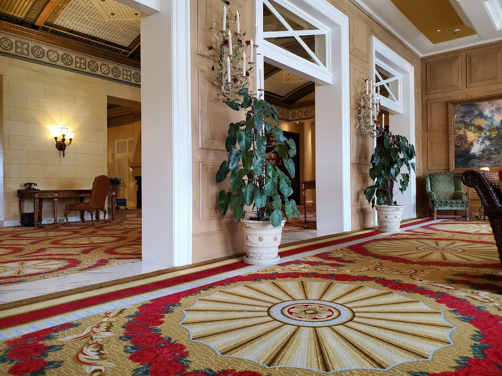 The Broadmoor Hotel South Tower | 1 Lake Ave, Colorado Springs, CO 80906, USA | Phone: (719) 634-7711