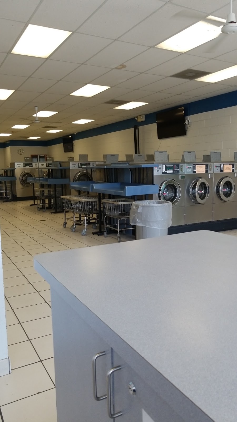 Gratiot coin laundry | 390 Northbound Gratiot Ave, Clinton Twp, MI 48036, USA | Phone: (586) 465-1100