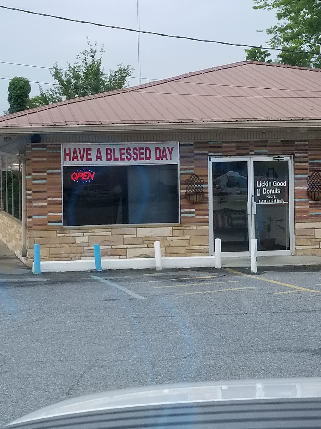 Lickin Good Donuts and Coffee | 32434 US-280, Childersburg, AL 35044, USA | Phone: (256) 346-3474