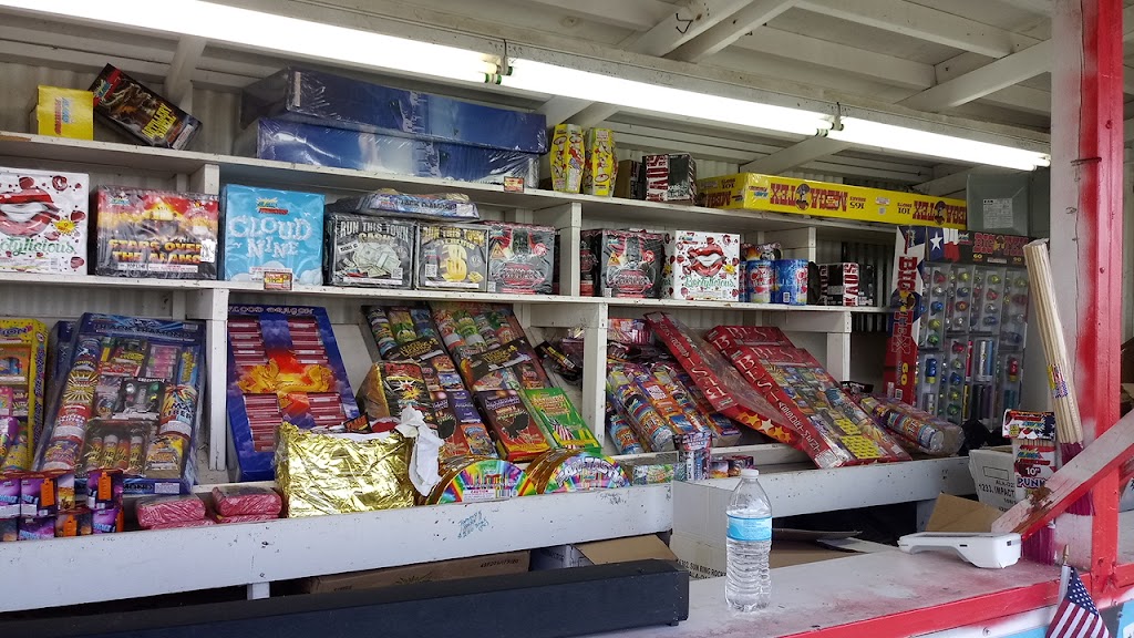 Alamo Fireworks Stand | 15970 US-87, Adkins, TX 78101, USA | Phone: (210) 667-1106