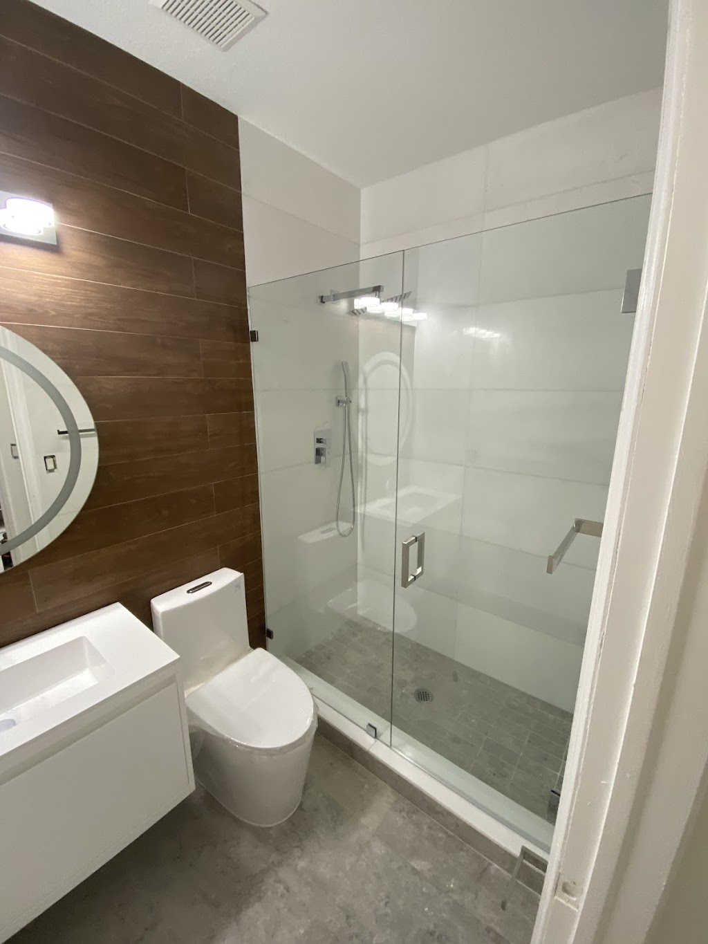 RF Showerdoor Glass and Mirror Inc | 7822 SW 128th Pl, Miami, FL 33183, USA | Phone: (786) 357-3502