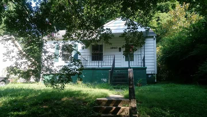 Junk Houses | 4024 Kernersville Rd, Winston-Salem, NC 27107, USA | Phone: (336) 695-3029