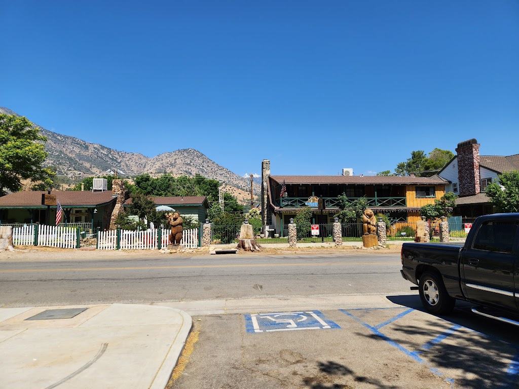 Kern Riverfront Lodge | 113 Kern River Dr, Kernville, CA 93238, USA | Phone: (760) 376-1396