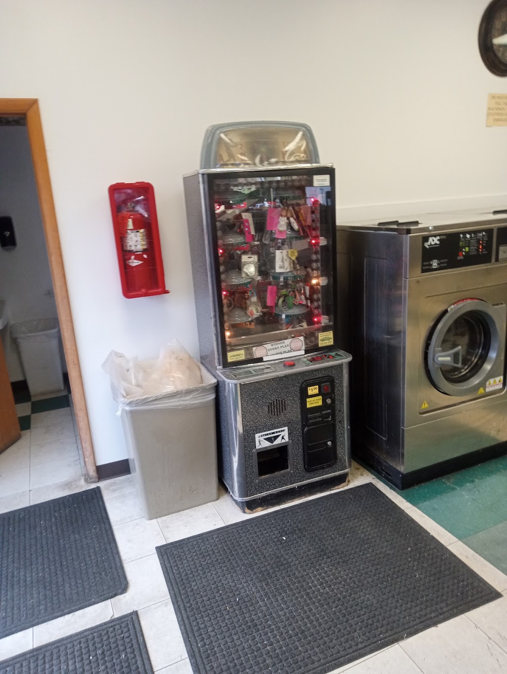 Bennys Coin Laundry | 239 E Main St, Geneva, OH 44041, USA | Phone: (440) 850-1844