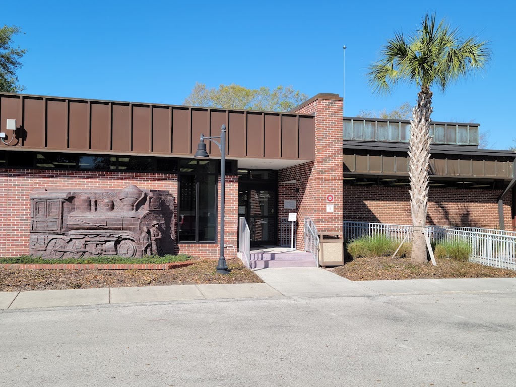 Lutz Branch Library | 101 W Lutz Lake Fern Rd, Lutz, FL 33548, USA | Phone: (813) 273-3652