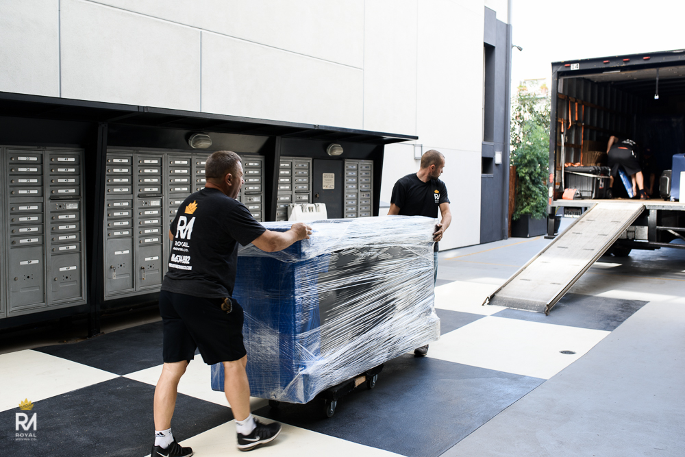 Royal Moving & Storage Inc | 3415 S Sepulveda Blvd #1100, Los Angeles, CA 90034, USA | Phone: (888) 634-9582