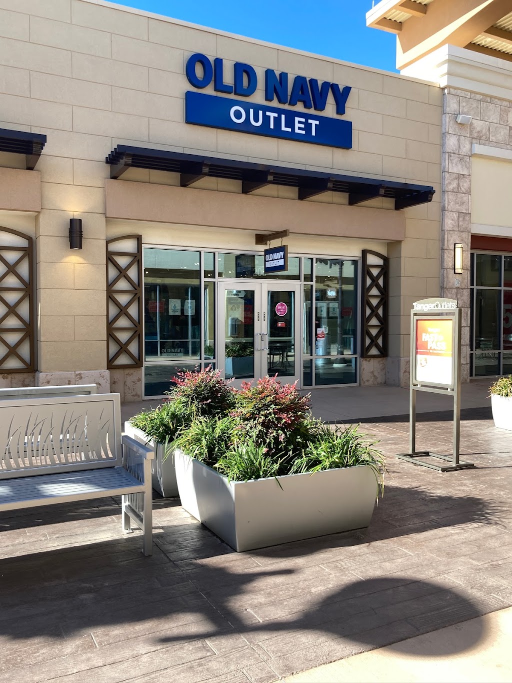 Old Navy Outlet | 15817 N Fwy Suite 200, Fort Worth, TX 76177, USA | Phone: (682) 831-9700