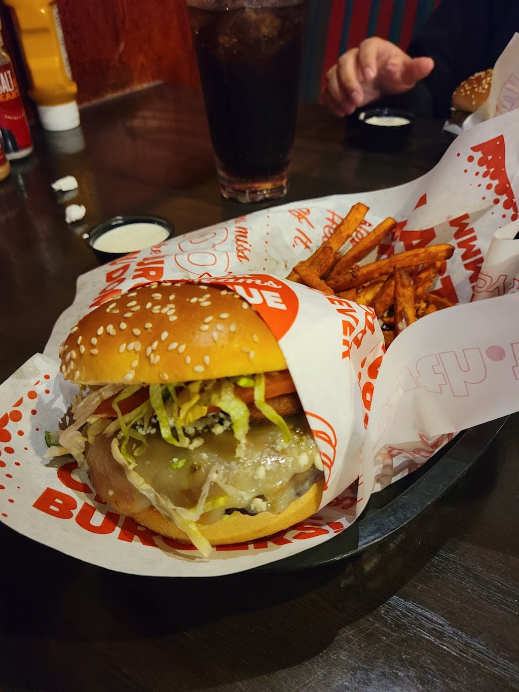 Red Robin Gourmet Burgers and Brews | 5461 Katella Ave, Cypress, CA 90630, USA | Phone: (714) 226-9009