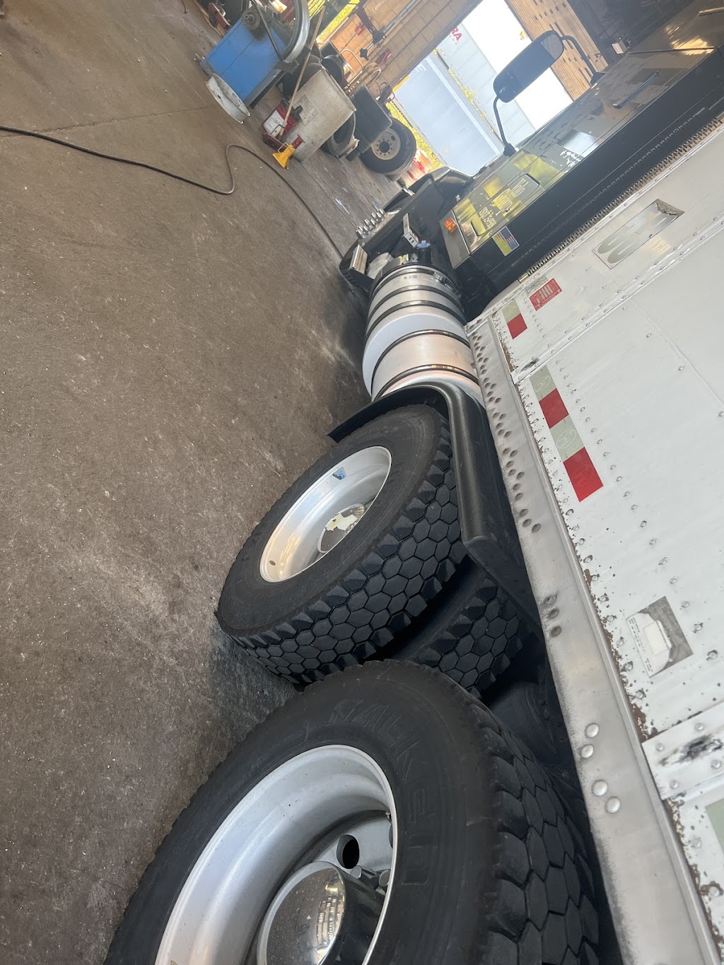 Bob Sumerel Tire Company | 7032 Truck World Blvd, Hubbard, OH 44425, USA | Phone: (330) 534-4920