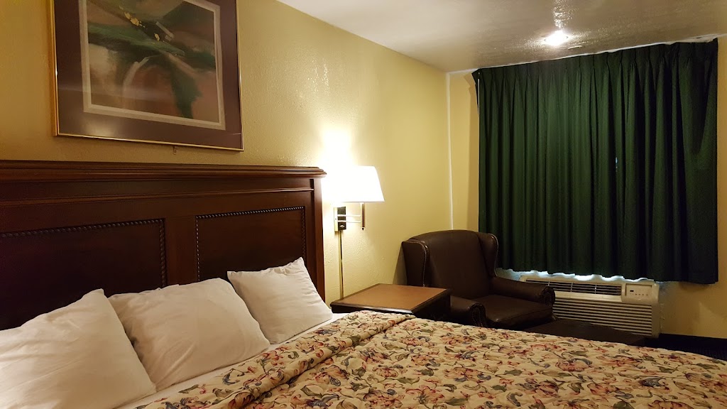 Garden Inn Shepherdsville KY | 130 S Lakeview Dr, Shepherdsville, KY 40165 | Phone: (502) 543-3011