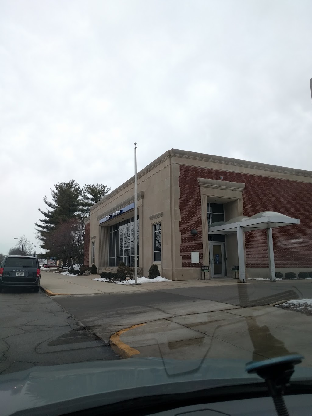 Fifth Third Bank & ATM | 220 Perry St, Fostoria, OH 44830, USA | Phone: (419) 435-1825