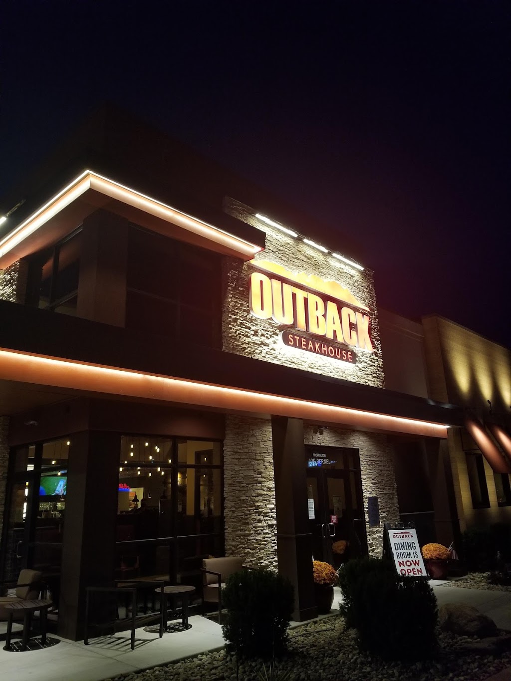 Outback Steakhouse | 725 Howe Ave, Cuyahoga Falls, OH 44221, USA | Phone: (330) 928-9550