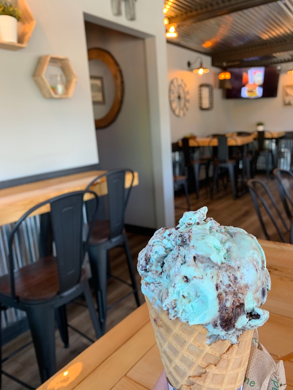 Twin Pines Eatery & Ice Cream | 1102 W Russell Rd, Tecumseh, MI 49286, USA | Phone: (517) 423-7949