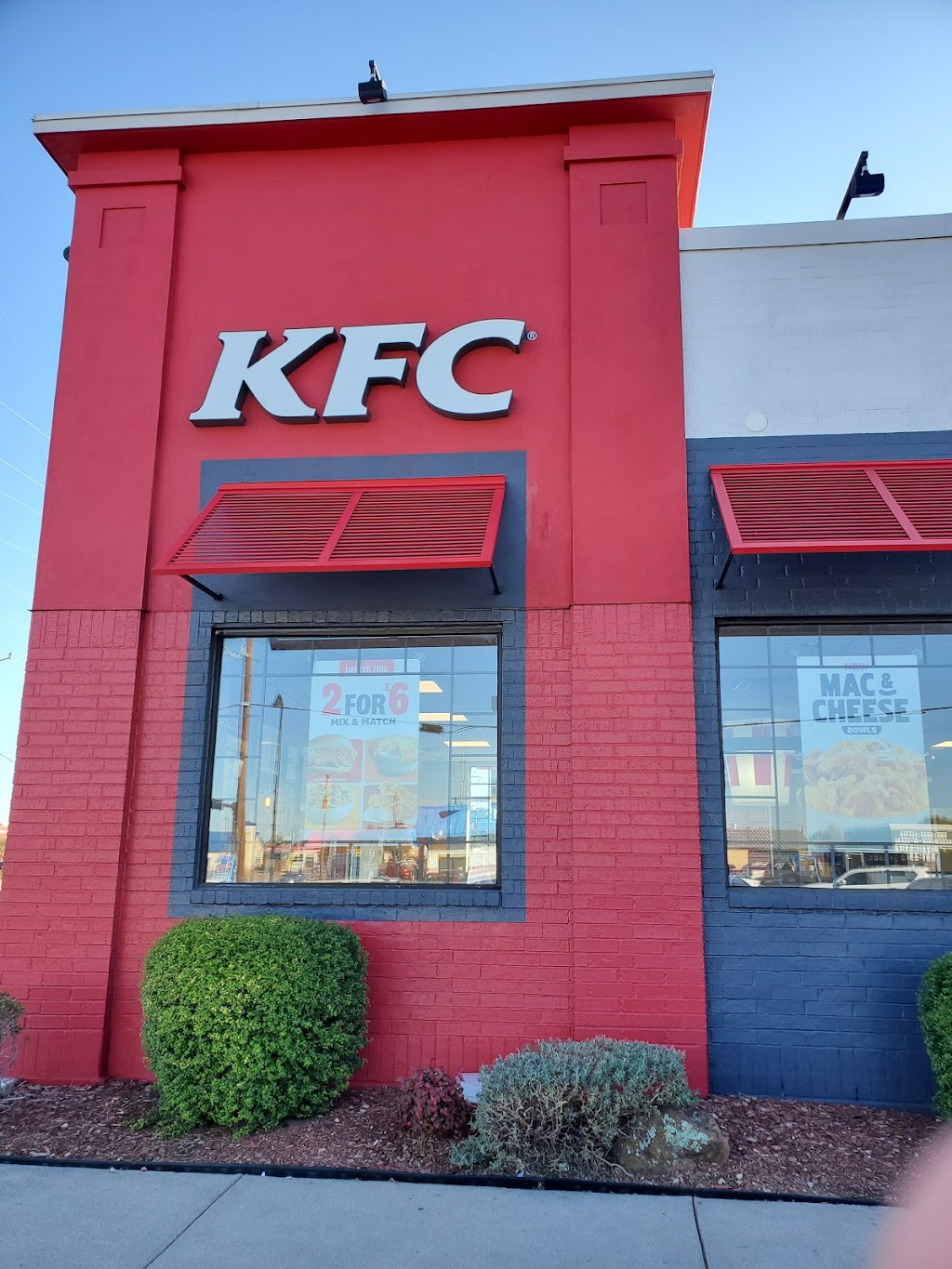 KFC | 777 NE Loop 820, Hurst, TX 76053, USA | Phone: (817) 284-8885