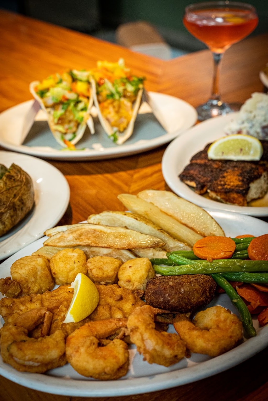 Captain Brians Seafood Market & Restaurant | 8421 N Tamiami Trail, Sarasota, FL 34243 | Phone: (941) 351-4492