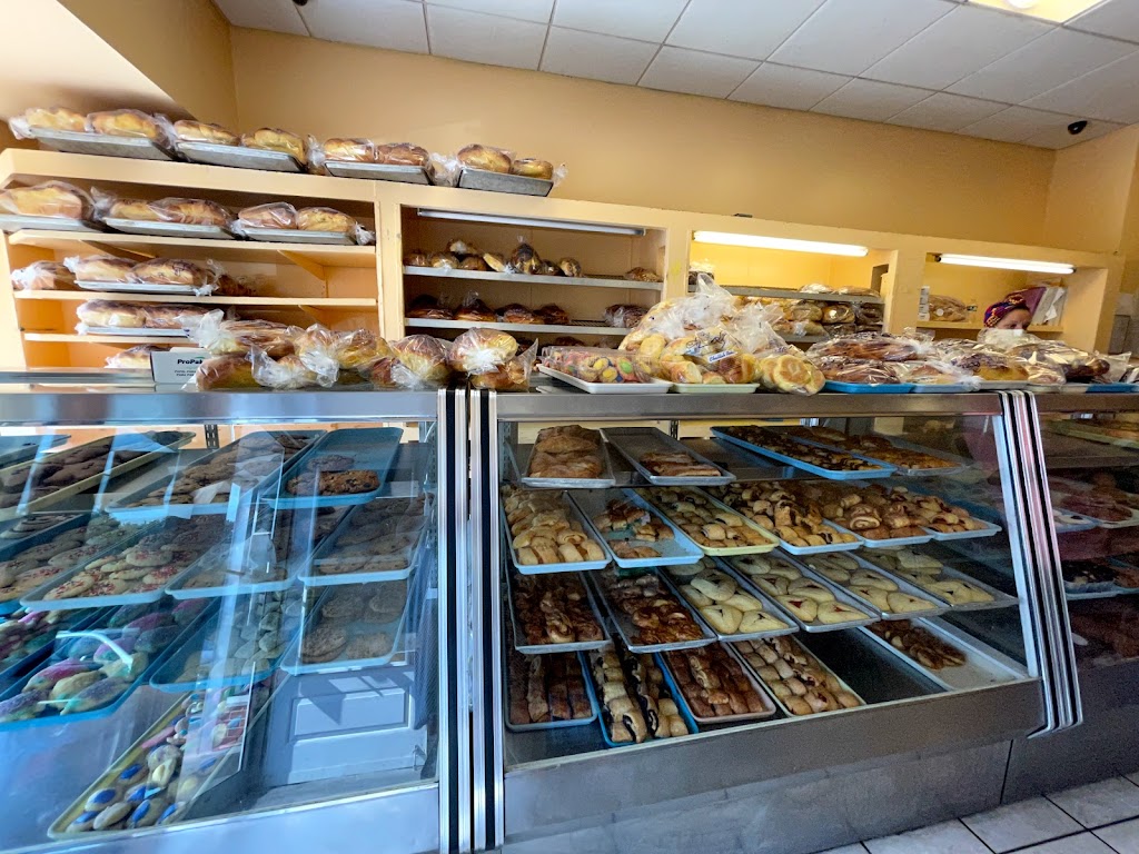 Cheryl Anns Bakery | 1010 W Roxbury Pkwy, Chestnut Hill, MA 02467, USA | Phone: (617) 469-9241