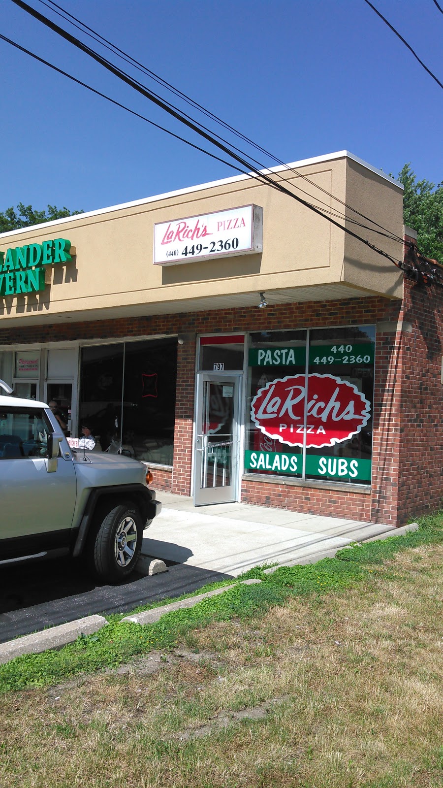 LaRichs Pizza | 797 Bishop Rd, Cleveland, OH 44143, USA | Phone: (440) 449-2360