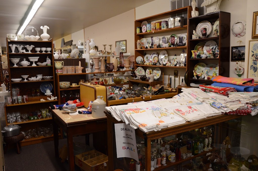 General Store Antique Mall Inc | 1277 Fond Du Lac Ave, Kewaskum, WI 53040, USA | Phone: (262) 626-2885