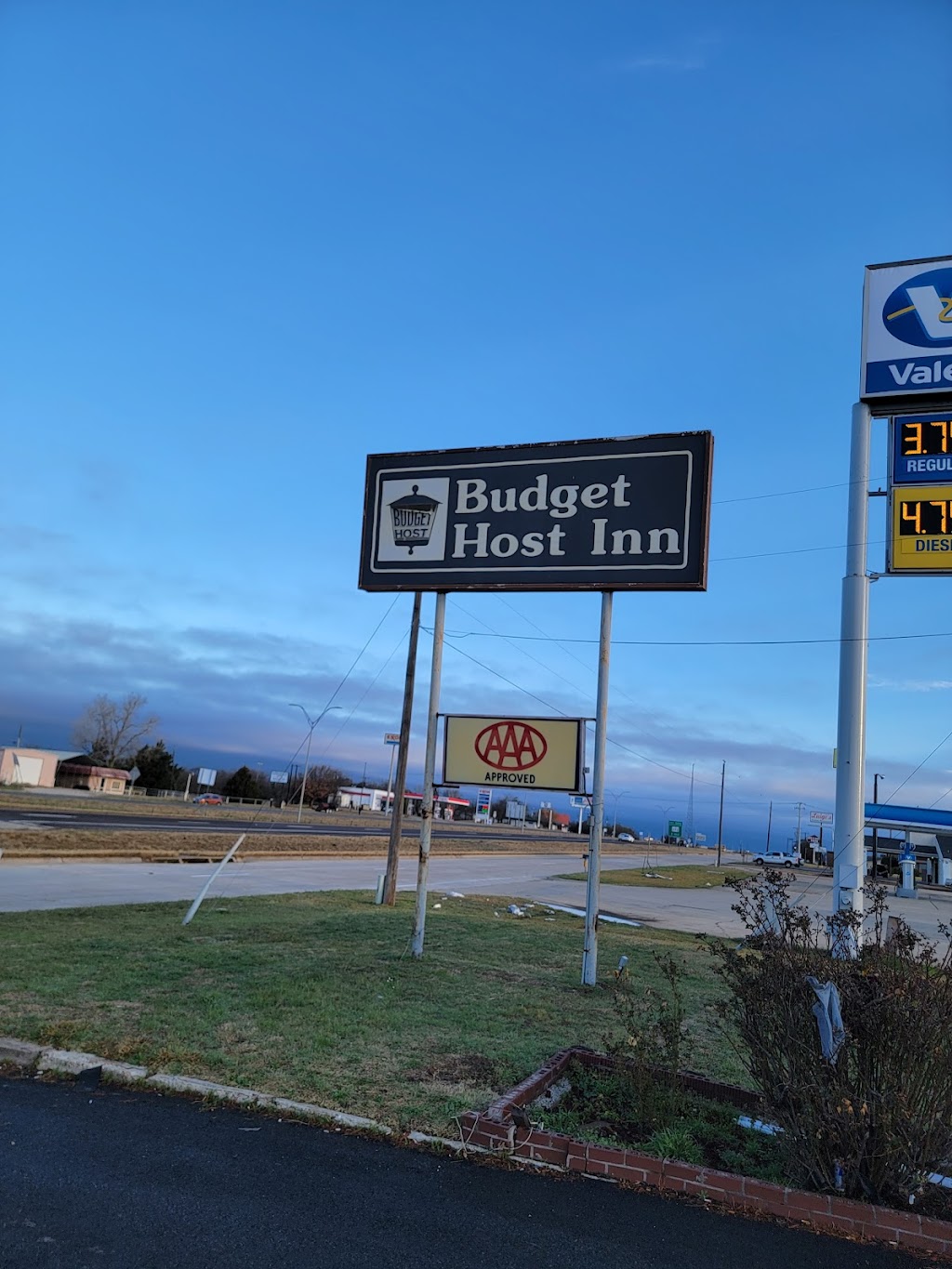 BudgetHost Motel | 1900 I-35, Gainesville, TX 76240, USA | Phone: (940) 665-2856