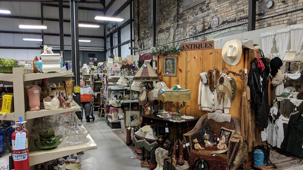 Columbus Antique Mall | 239 Whitney St, Columbus, WI 53925, USA | Phone: (920) 623-1992