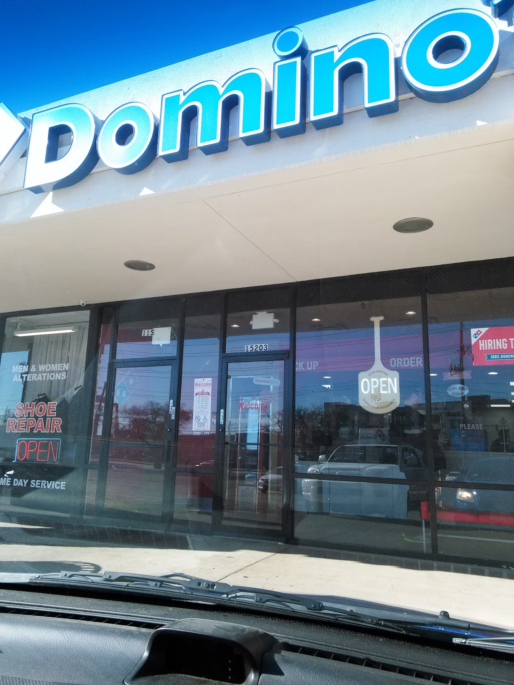 Dominos Pizza | 15203 Knoll Trail Dr #115, Dallas, TX 75248, USA | Phone: (972) 387-3030