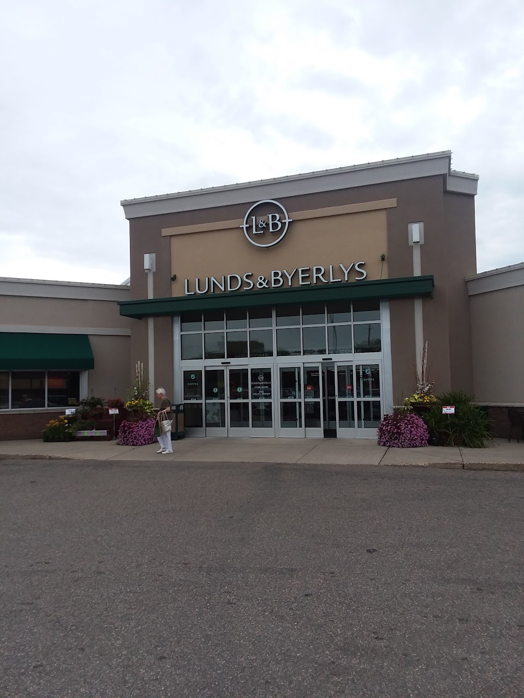 Lunds & Byerlys Prior Lake | 16731 State Hwy 13, Prior Lake, MN 55372, USA | Phone: (952) 440-3900