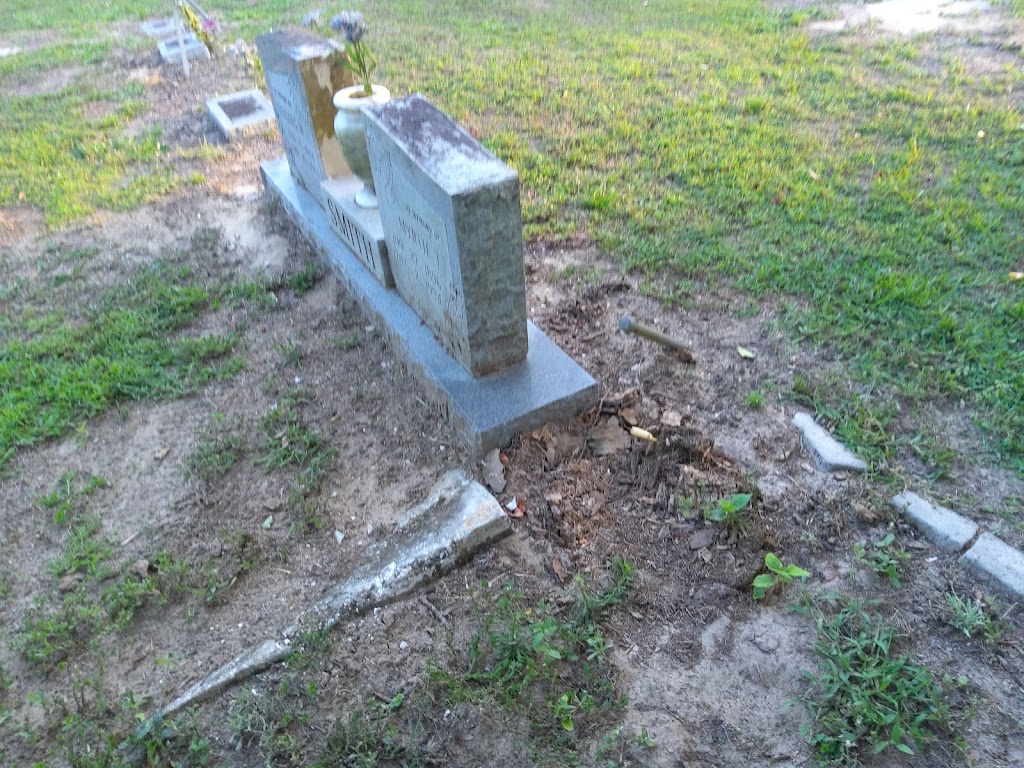 Thonotosassa Cemetery | 10830 Magnolia Dr, Thonotosassa, FL 33592, USA | Phone: (813) 744-5595