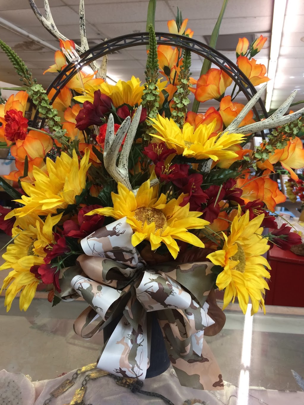 Buz-N-Bee Florist Gifts | 9910 Plank Rd, Clinton, LA 70722, USA | Phone: (225) 683-3302