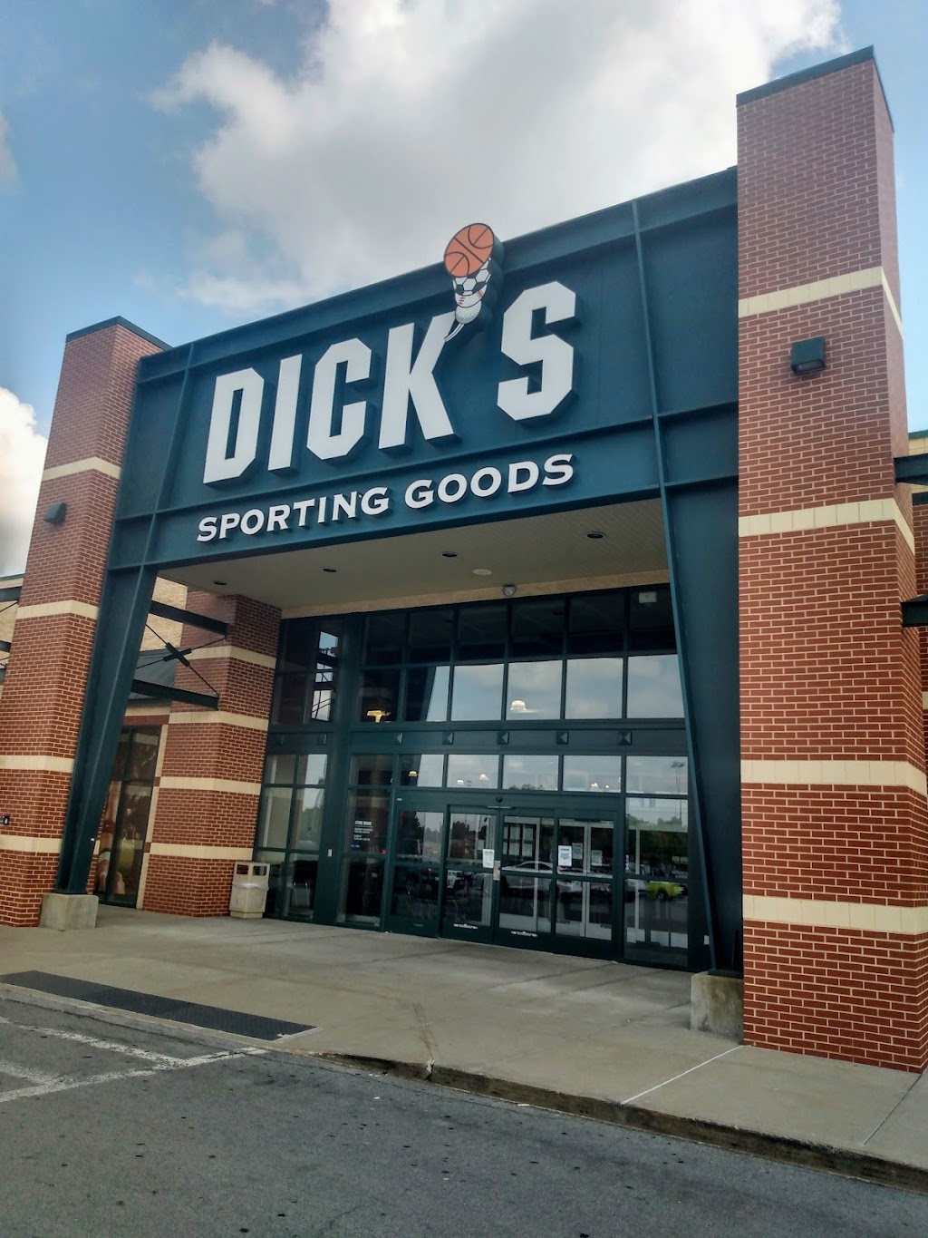 DICKS Sporting Goods | 3065 NY-50, Saratoga Springs, NY 12866, USA | Phone: (518) 583-7218