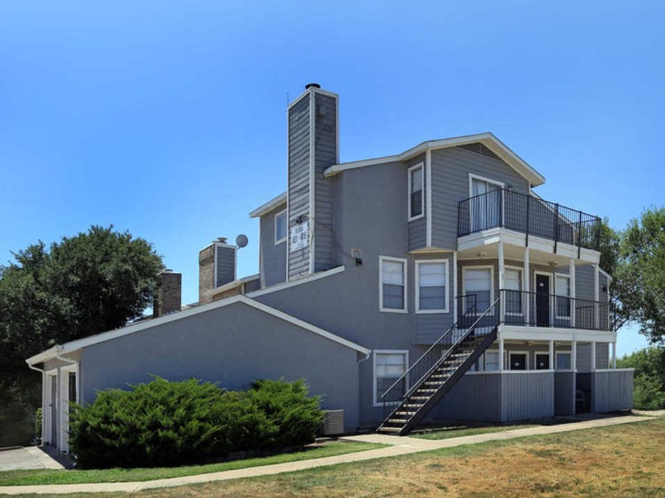 Summit on the Lake Apartments | 6555 Shady Oaks Manor Dr, Fort Worth, TX 76135, USA | Phone: (817) 349-3080