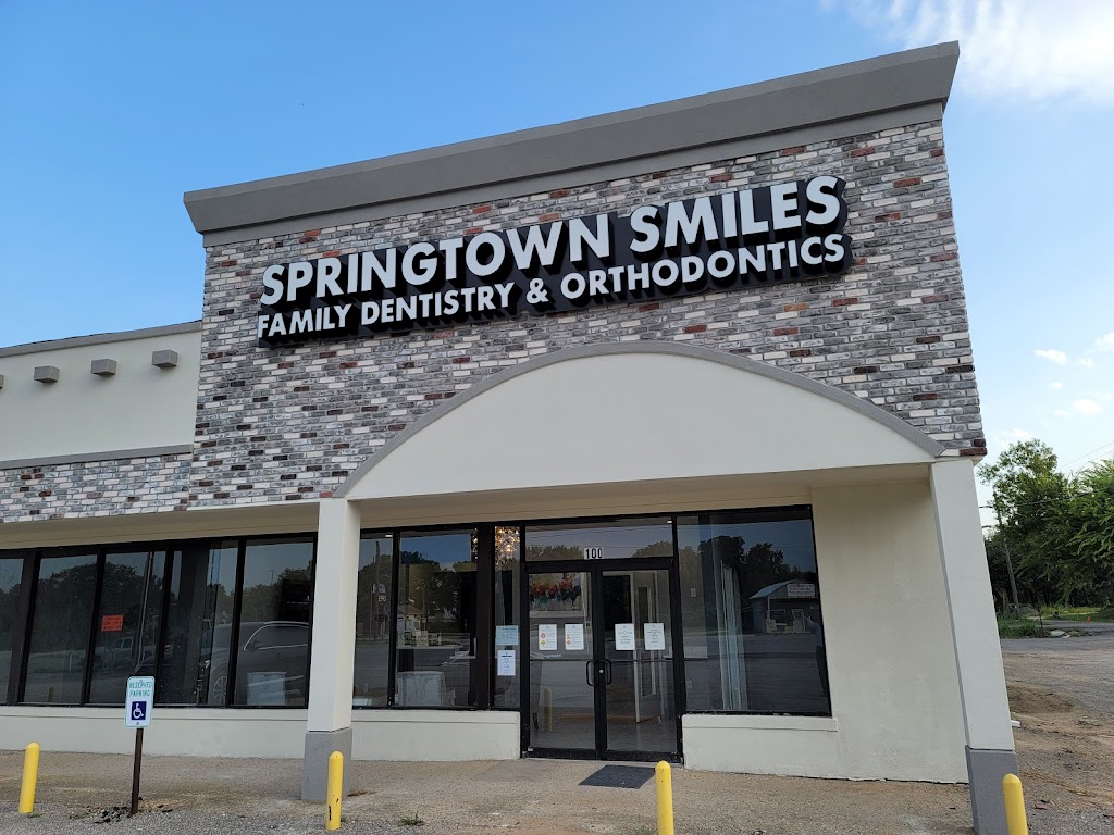 Springtown Smiles | 209 W Hwy 199 Suite 100, Springtown, TX 76082, USA | Phone: (682) 238-5610
