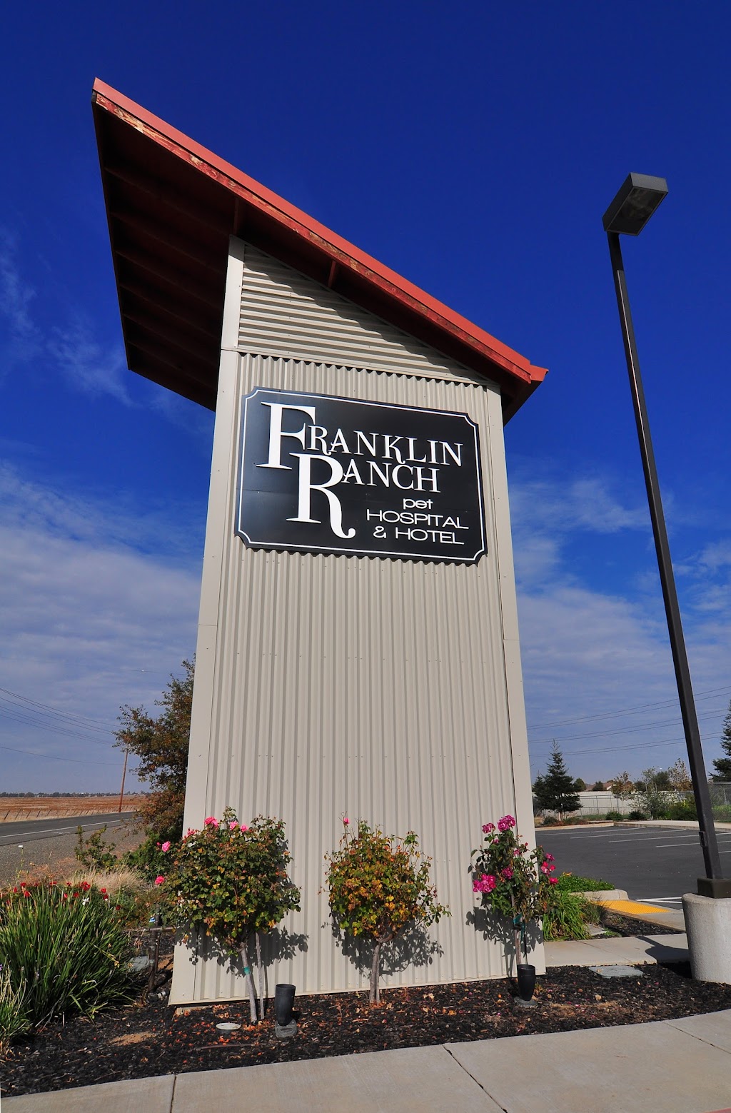 Franklin Ranch Pet Hospital and Hotel | 10207 Franklin Blvd, Elk Grove, CA 95757, USA | Phone: (916) 683-4000