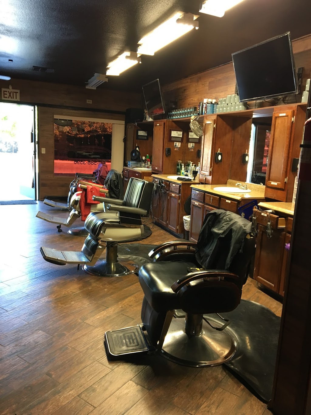 Efrens Barber Shop | 168 N Front St, Earlimart, CA 93219, USA | Phone: (661) 586-3596