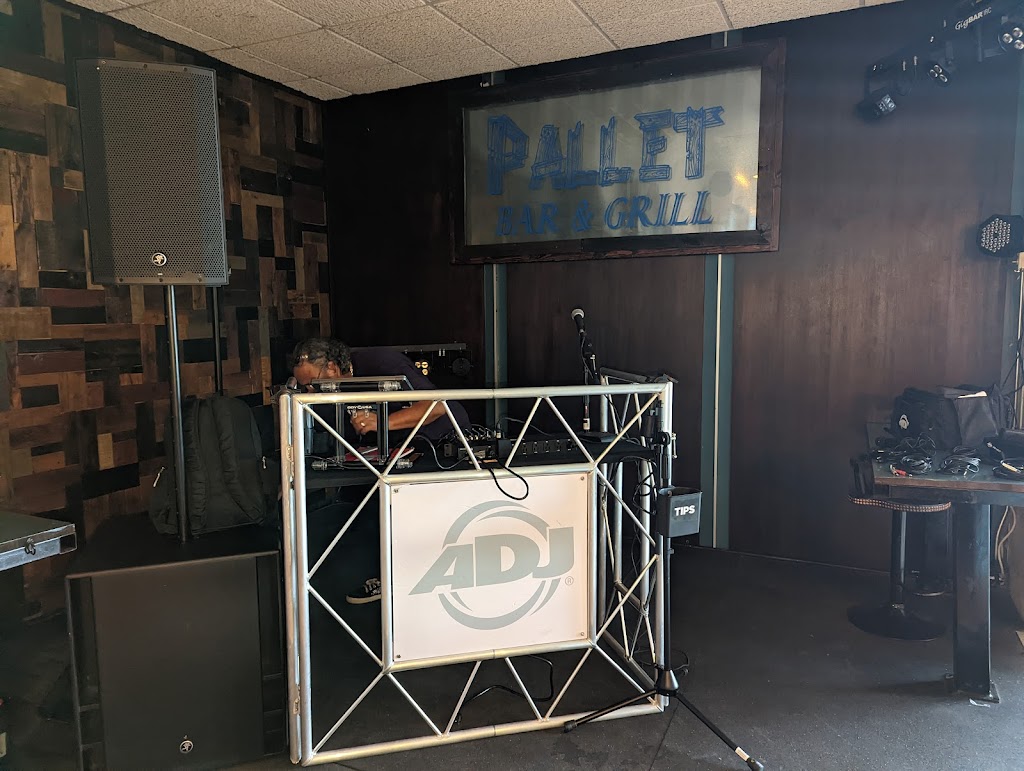Pallet Bar & Grill | 701 6th St N, Texas City, TX 77590, USA | Phone: (409) 868-8796