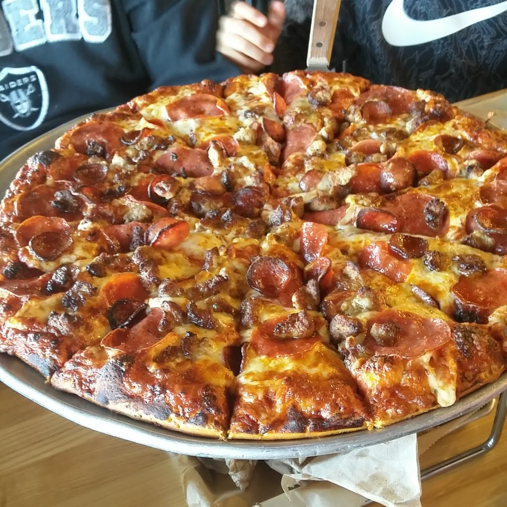 Round Table Pizza-Wings-Brew | 750 Admiral Callaghan Ln, Vallejo, CA 94591, USA | Phone: (707) 552-3000