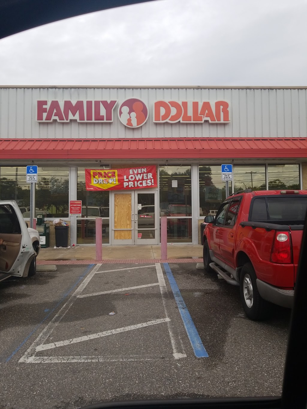 Family Dollar | 10404 N Nebraska Ave, Tampa, FL 33612, USA | Phone: (813) 462-4499
