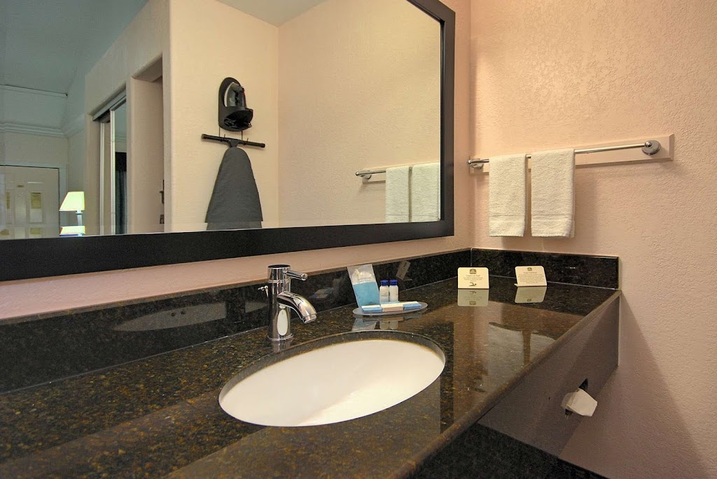 Americas Best Value Inn Sinton | 8108 US-77, Sinton, TX 78387, USA | Phone: (361) 364-2882