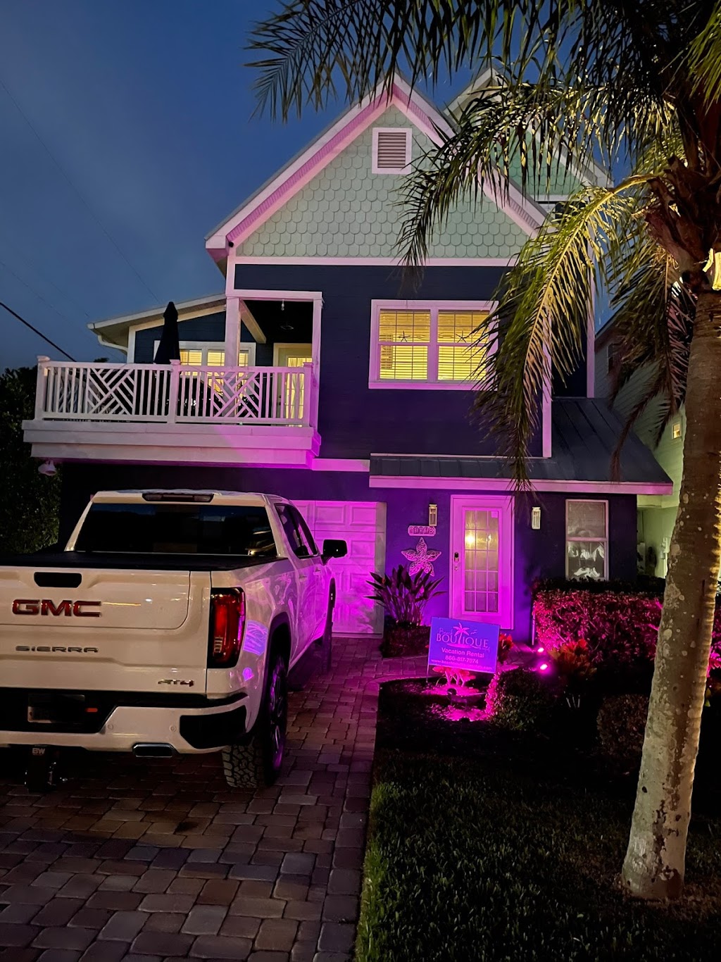 Beach Boutique Rentals | 208 Pine Ave, Anna Maria, FL 34216, USA | Phone: (866) 817-7974