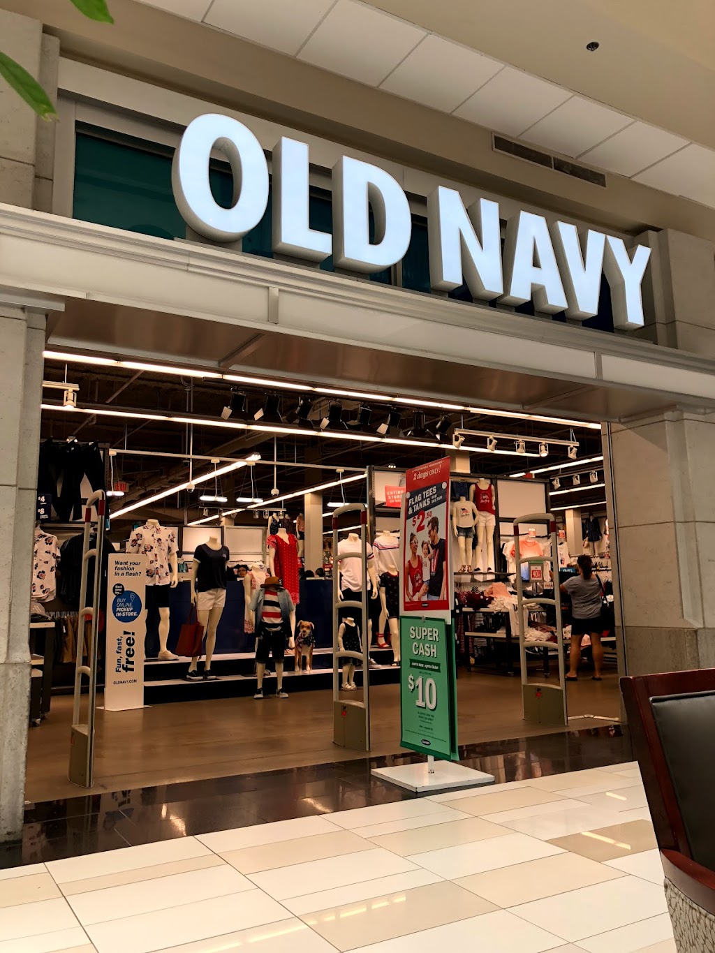 Old Navy | 1 Crossgates Mall Rd D1119, Albany, NY 12203, USA | Phone: (518) 862-9435