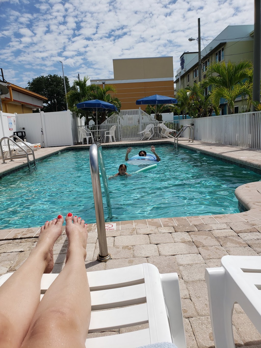 Palm Pavilion Inn | 18 Bay Esplanade, Clearwater Beach, FL 33767, USA | Phone: (800) 433-7256