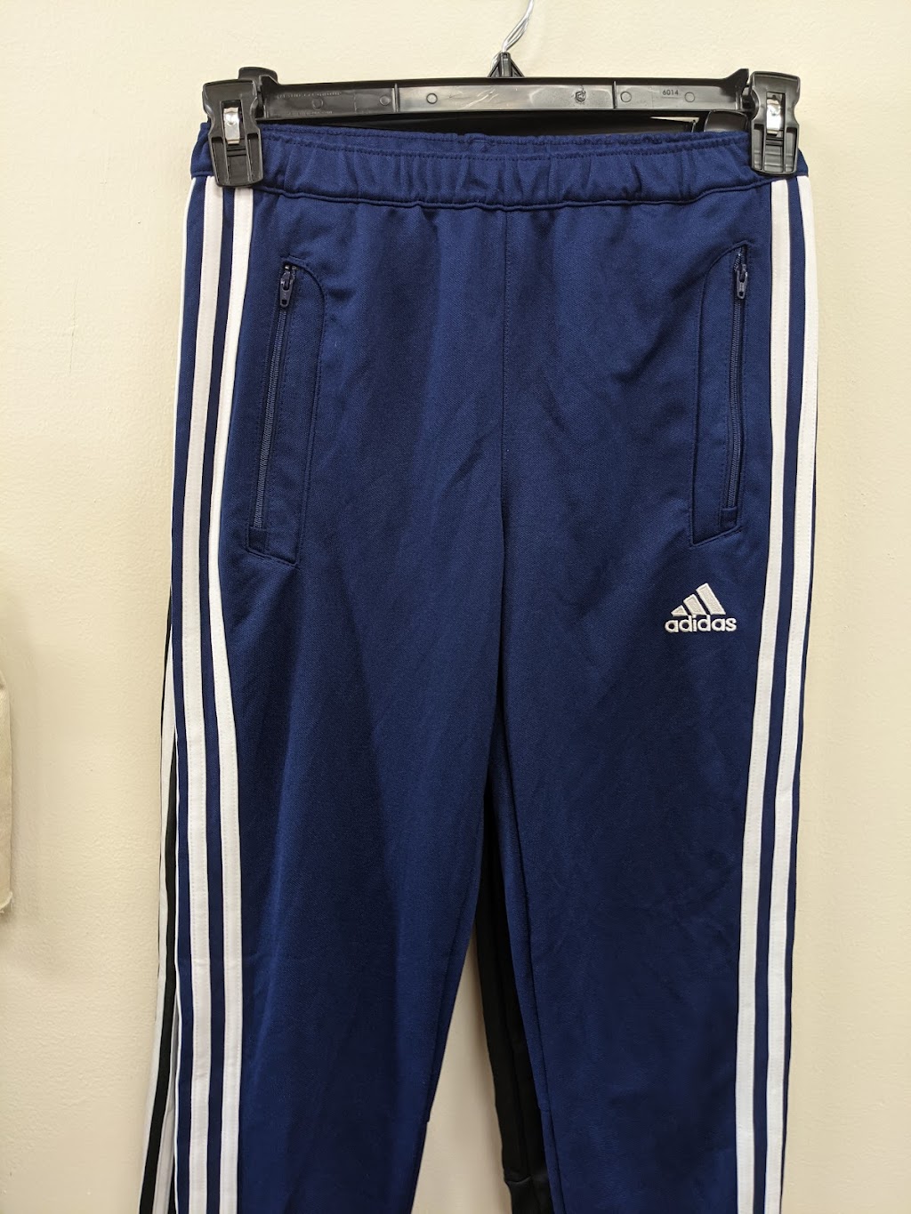 Stewys Factory Outlet | 107 Manorhaven Blvd, Port Washington, NY 11050, USA | Phone: (917) 771-9401
