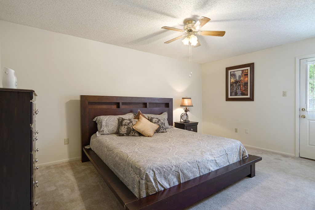 Ole London Towne Apartments | 1680 ONeal Ln, Baton Rouge, LA 70816, USA | Phone: (225) 341-4777